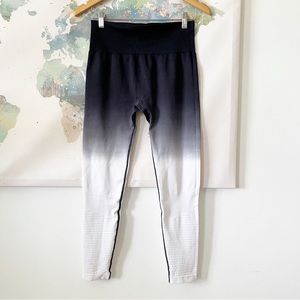 Zyia Active Leggings Size Medium Black White Ombre High-Rise Performance